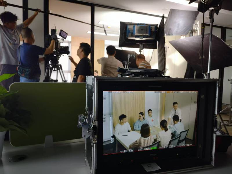 阜阳TVC拍摄公司：科技产品视觉化大师，诠释未来感与功能美学