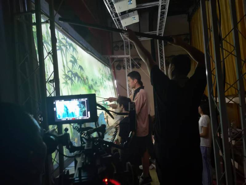 阜阳TVC拍摄公司：美妆时尚造梦师，雕琢细节中的高级质感